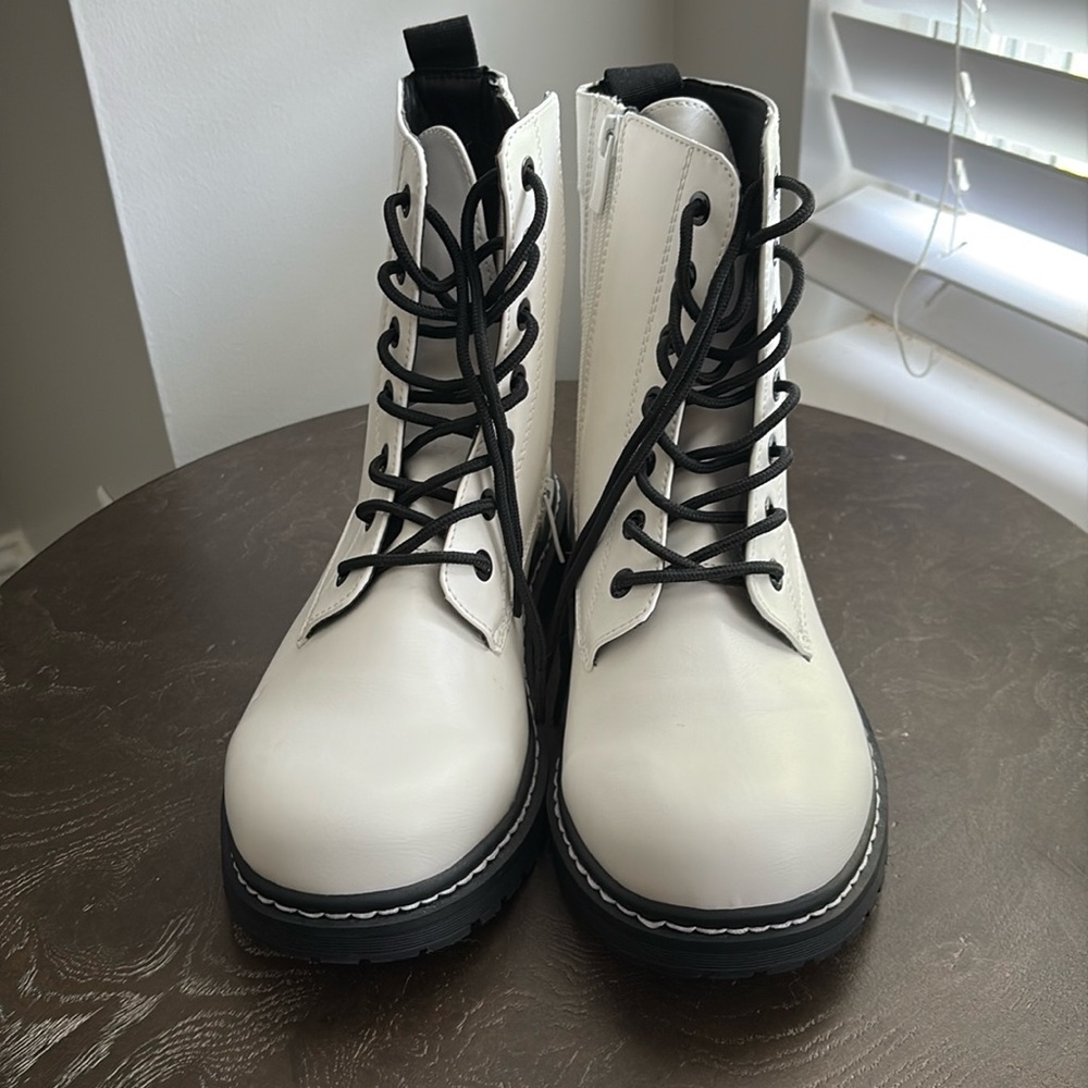 Size 9WW - Torrid White Boots - Never Worn